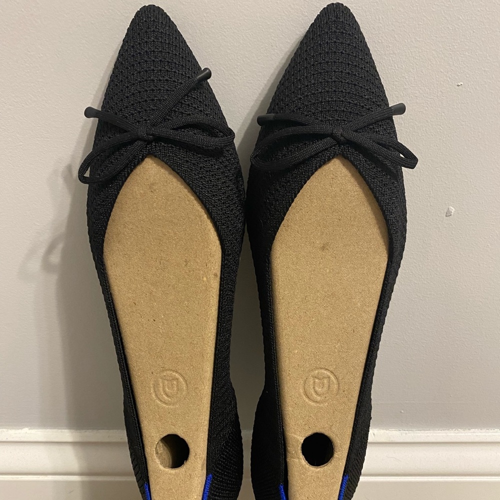 New in Box Rothy’s The Bow Point in Blackout. Size 9. Style #077-001.